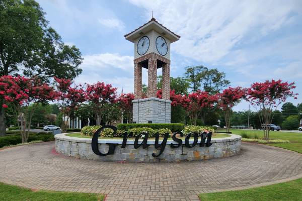 welcome sign in the city of grayson ga